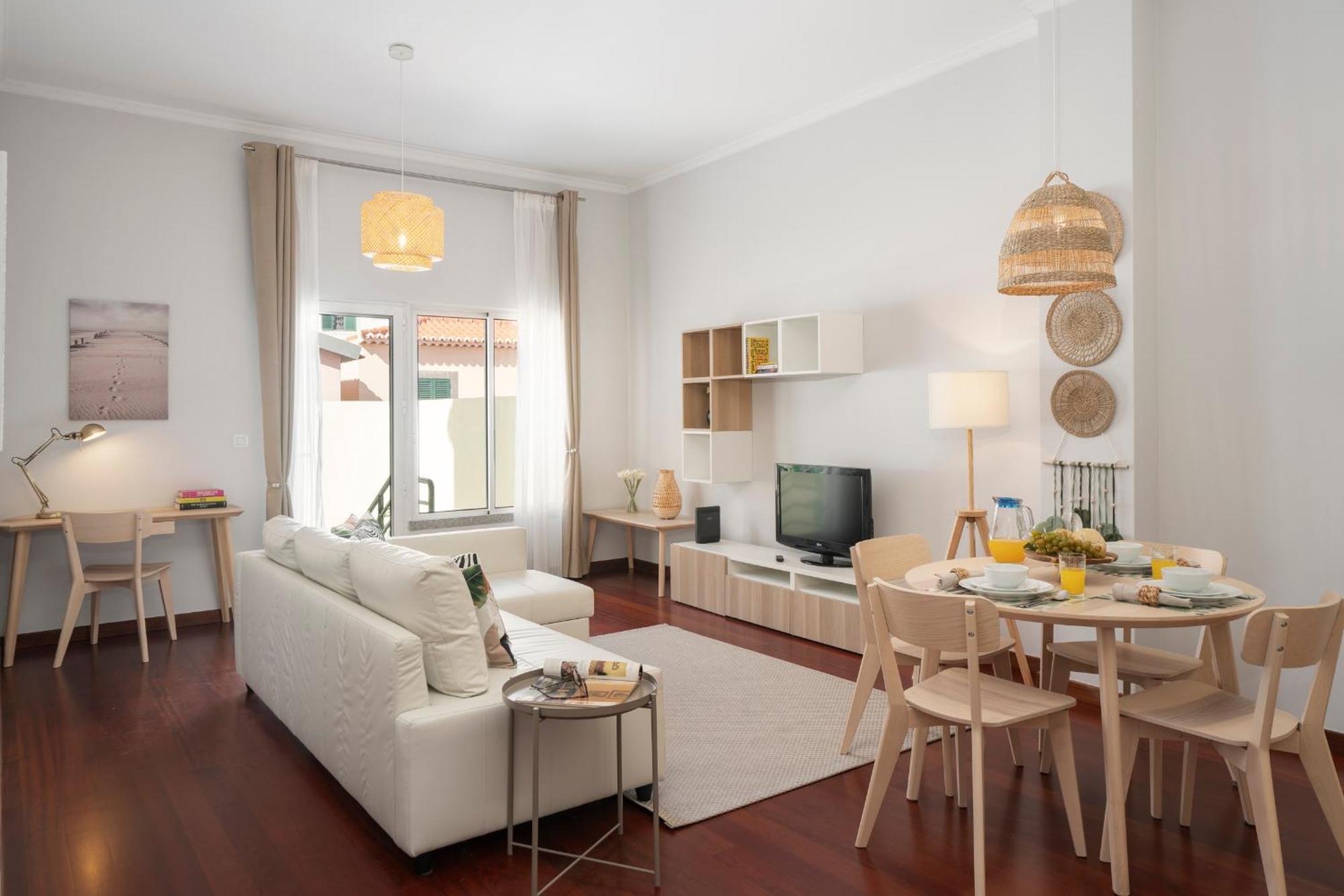 Apartamento Do Carmo By An Island Apart 푼샬 외부 사진