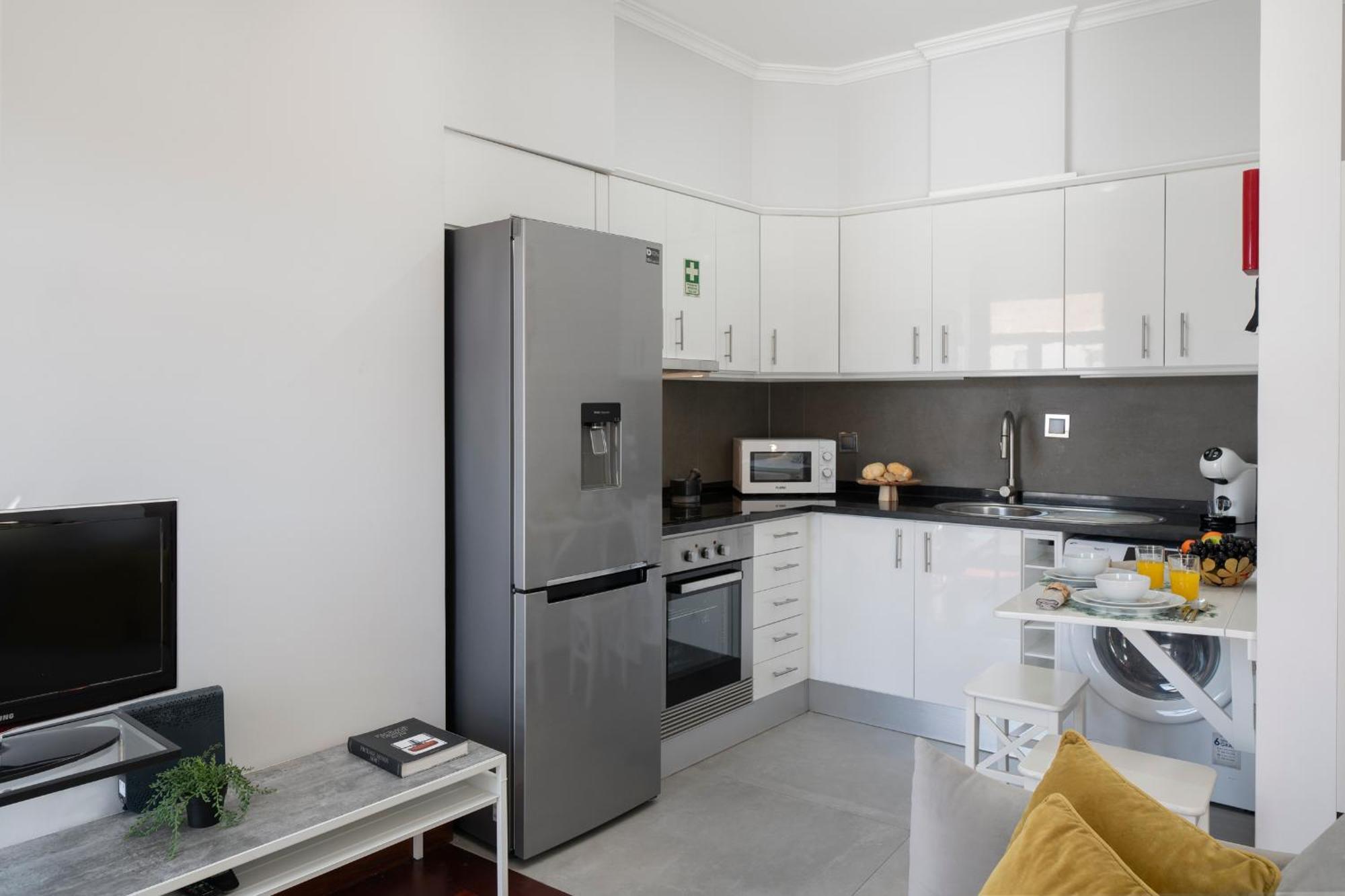 Apartamento Do Carmo By An Island Apart 푼샬 외부 사진
