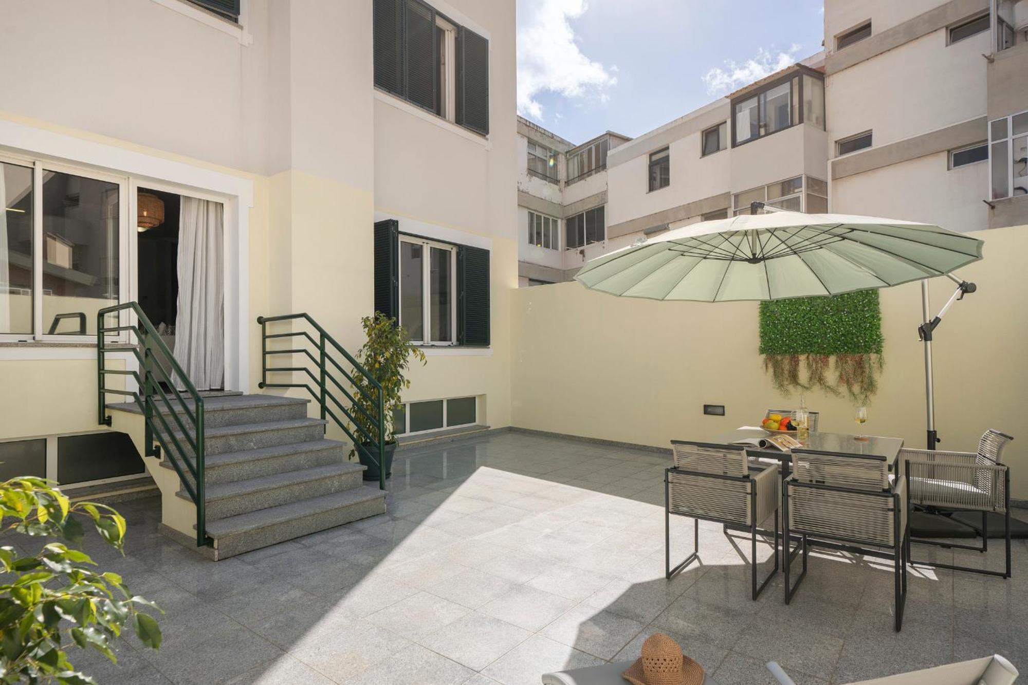Apartamento Do Carmo By An Island Apart 푼샬 외부 사진