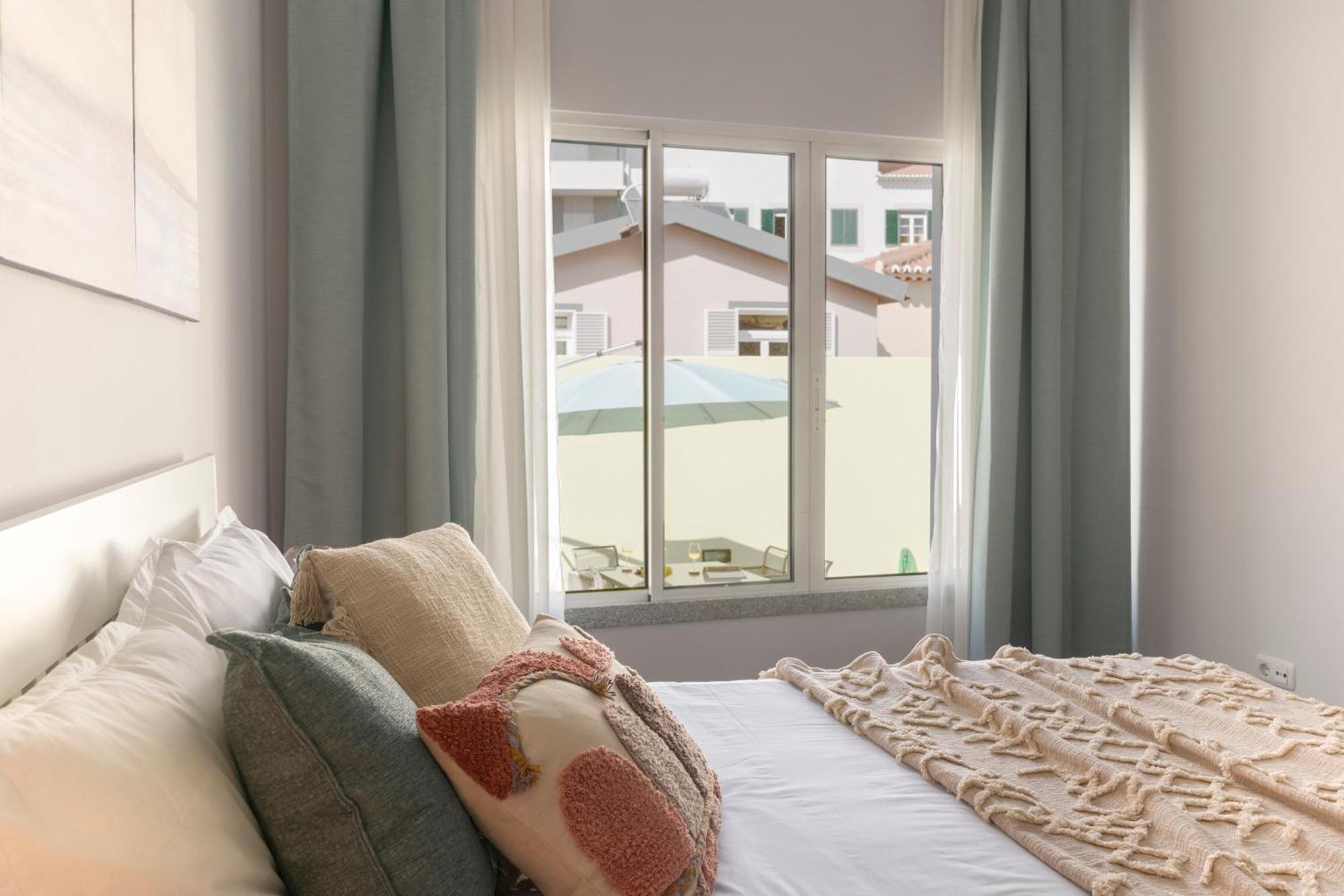 Apartamento Do Carmo By An Island Apart 푼샬 외부 사진